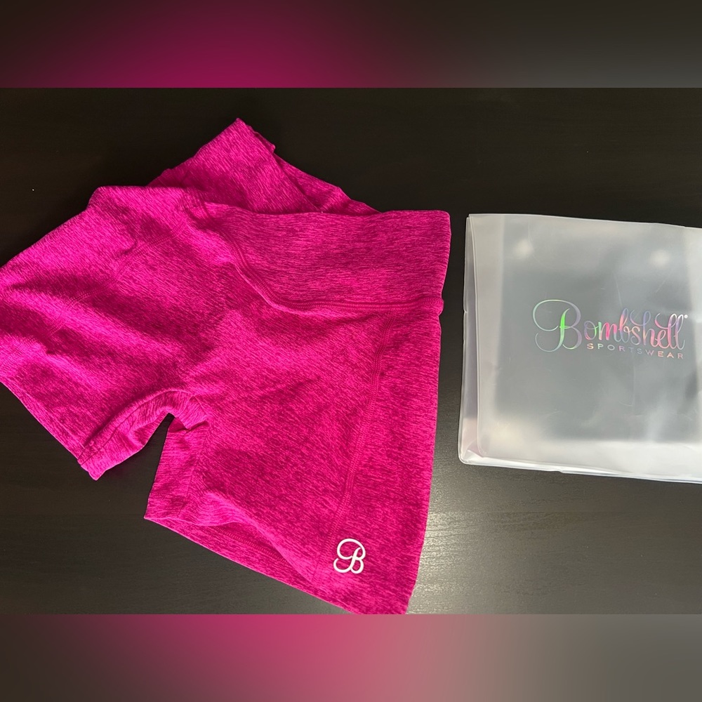 Tiny waist Shorts - bombshell sportswear. Color Fuchsia.